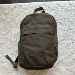 Fjällräven Räven 20L Backpack Dark Olive